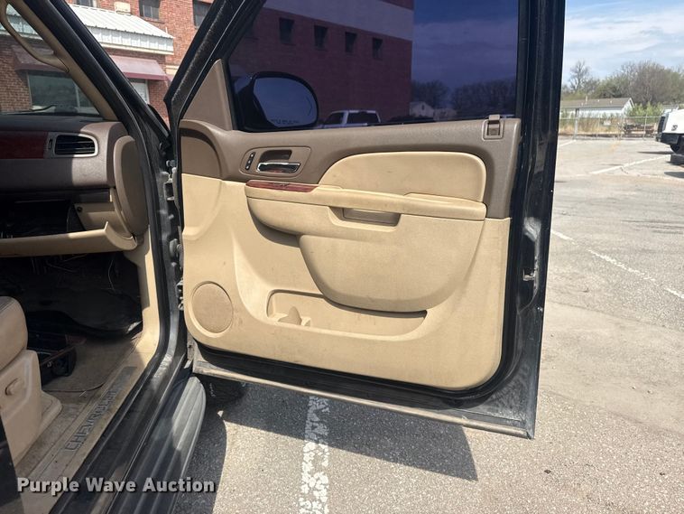 image for item FB8698 2010 Chevrolet Tahoe SUV