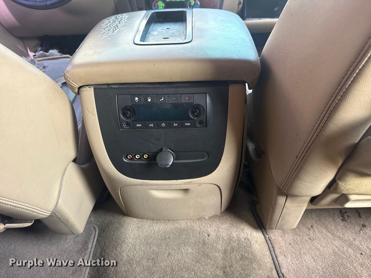 image for item FB8698 2010 Chevrolet Tahoe SUV