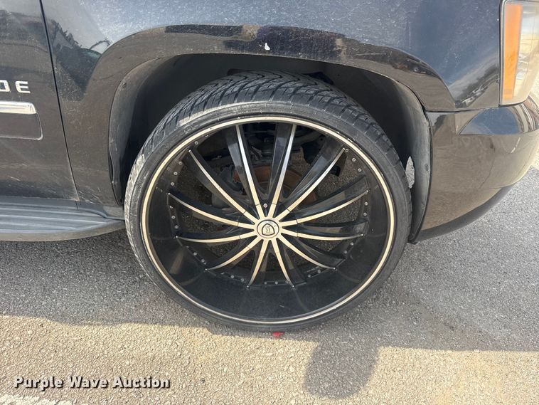 image for item FB8698 2010 Chevrolet Tahoe SUV