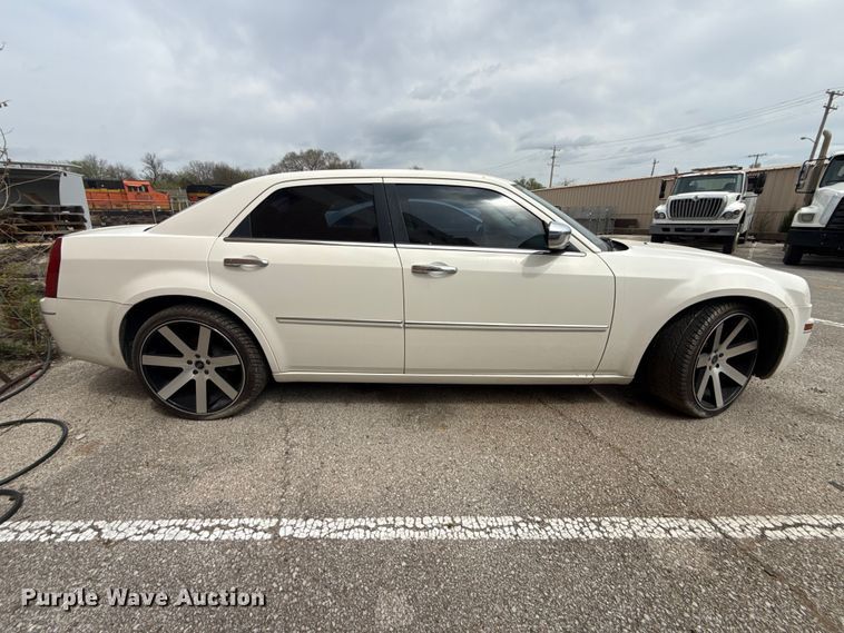 image for item FB8699 2010 Chrysler 300 