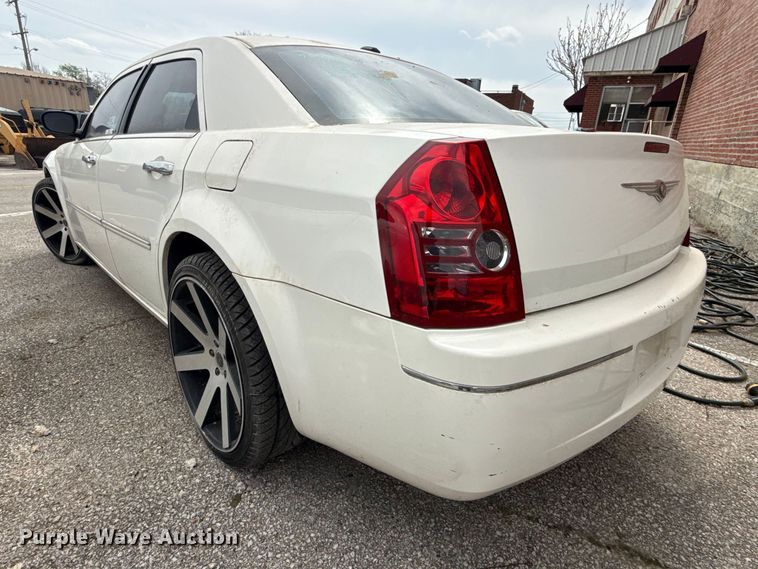 image for item FB8699 2010 Chrysler 300 