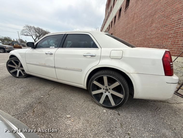 image for item FB8699 2010 Chrysler 300 