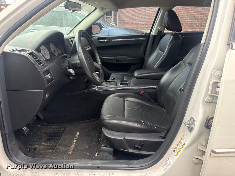 image for item FB8699 2010 Chrysler 300 