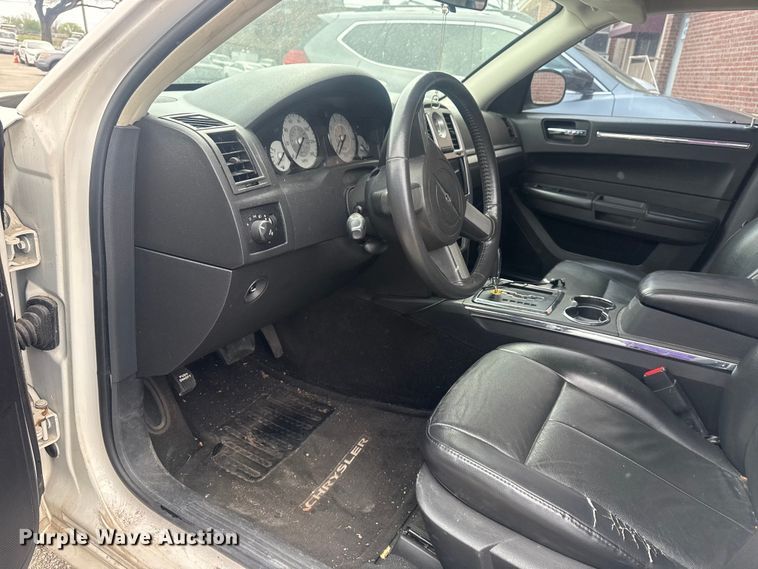 image for item FB8699 2010 Chrysler 300 