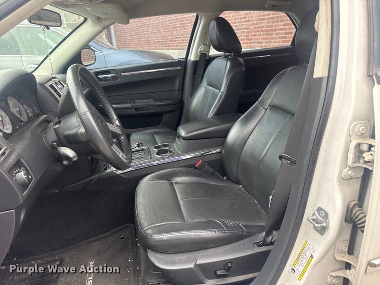 image for item FB8699 2010 Chrysler 300 