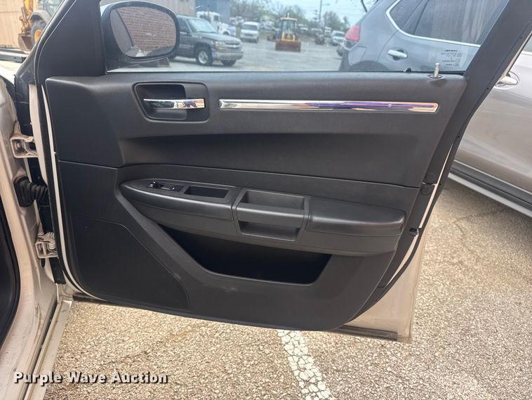 image for item FB8699 2010 Chrysler 300 