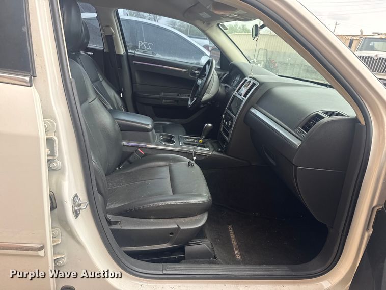 image for item FB8699 2010 Chrysler 300 