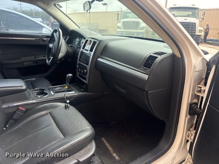 image for item FB8699 2010 Chrysler 300 