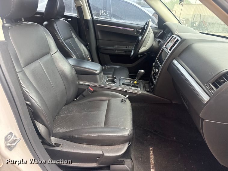 image for item FB8699 2010 Chrysler 300 