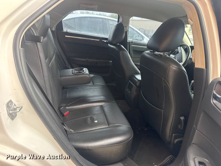 image for item FB8699 2010 Chrysler 300 