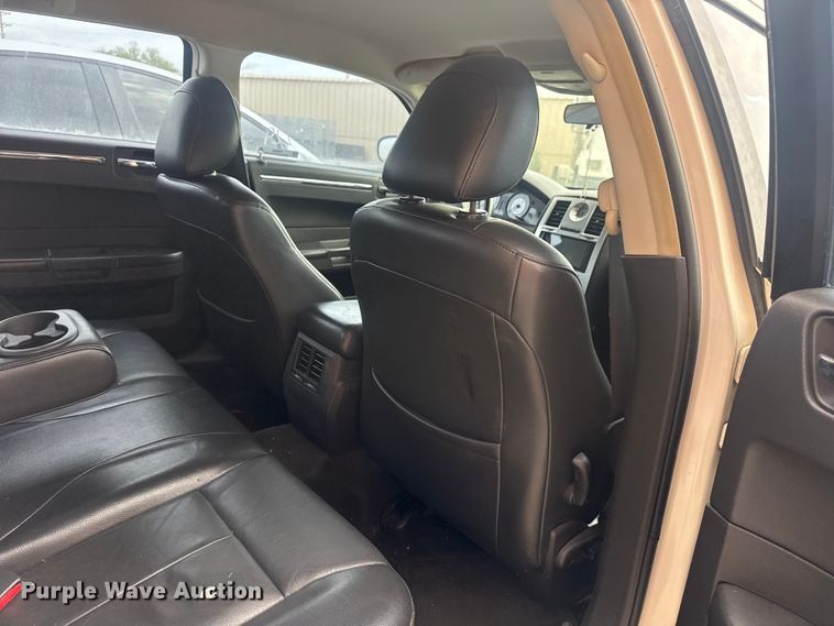 image for item FB8699 2010 Chrysler 300 