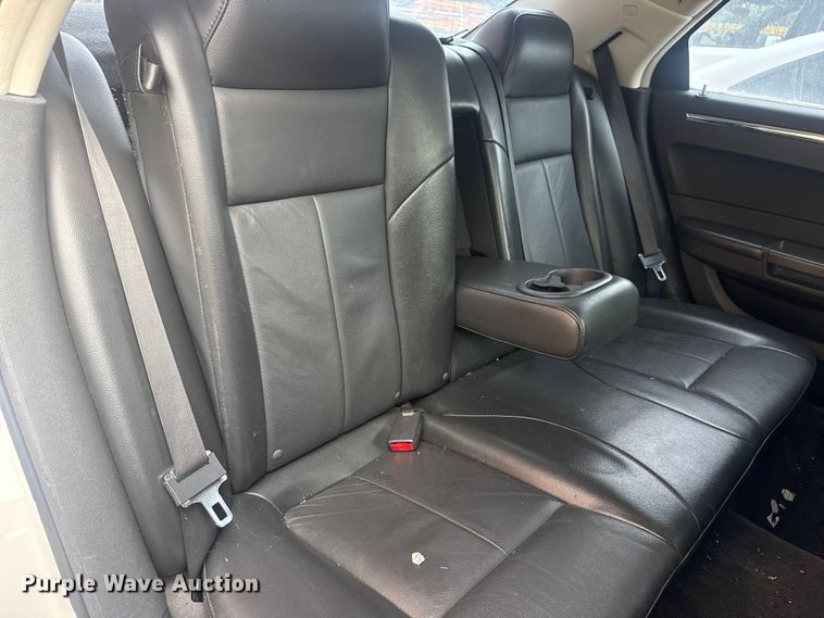 image for item FB8699 2010 Chrysler 300 