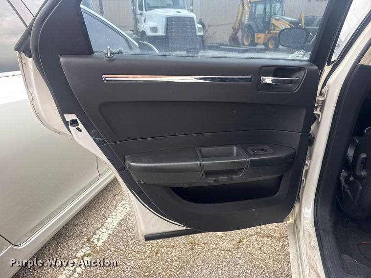 image for item FB8699 2010 Chrysler 300 