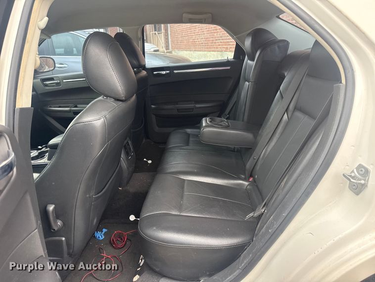 image for item FB8699 2010 Chrysler 300 