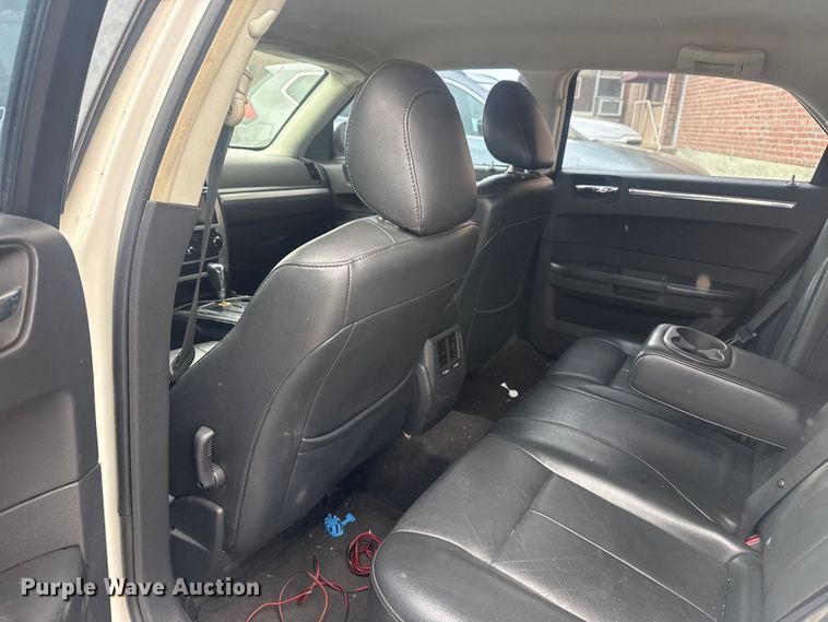 image for item FB8699 2010 Chrysler 300 