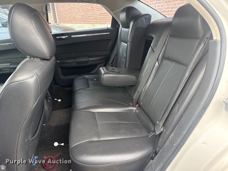 image for item FB8699 2010 Chrysler 300 