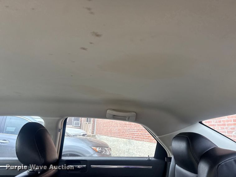 image for item FB8699 2010 Chrysler 300 