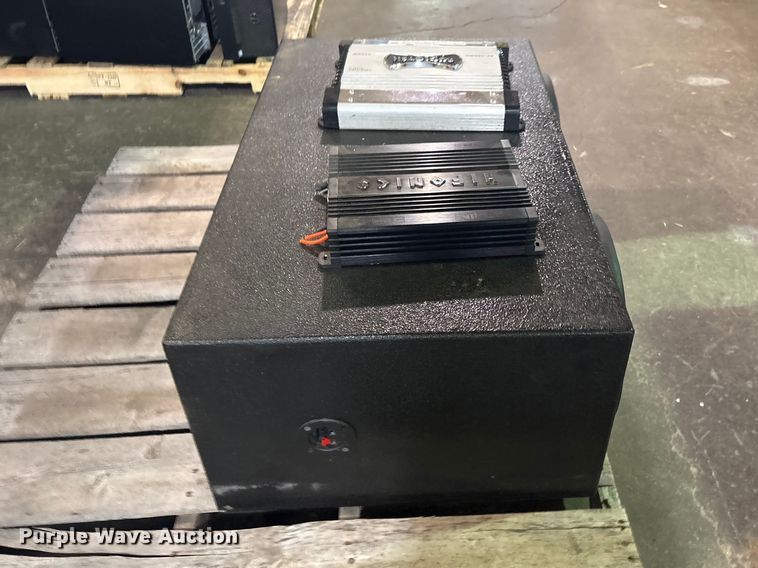 image for item FB8706 (2) amplifiers