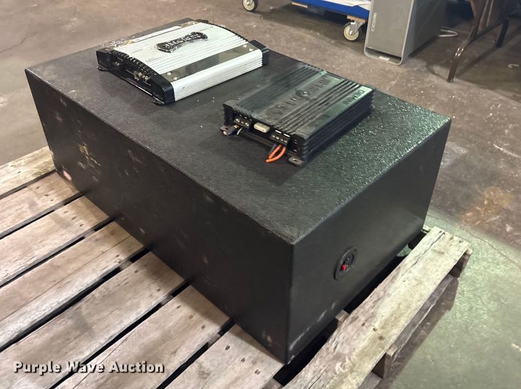 image for item FB8706 (2) amplifiers