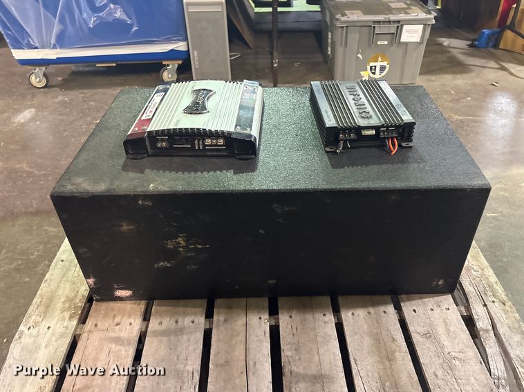 image for item FB8706 (2) amplifiers
