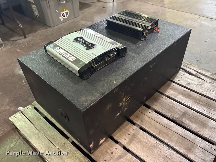 image for item FB8706 (2) amplifiers