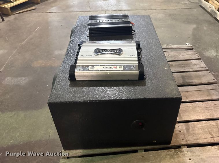 image for item FB8706 (2) amplifiers