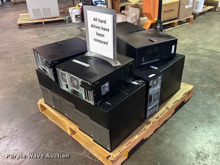 image for item FB8712 Approximately 16 Dell CPUs