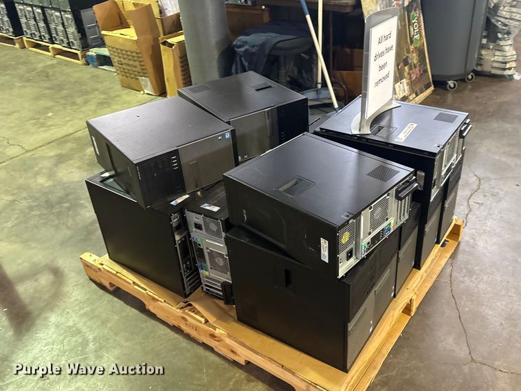 image for item FB8712 Approximately 16 Dell CPUs