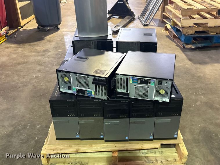 image for item FB8712 Approximately 16 Dell CPUs
