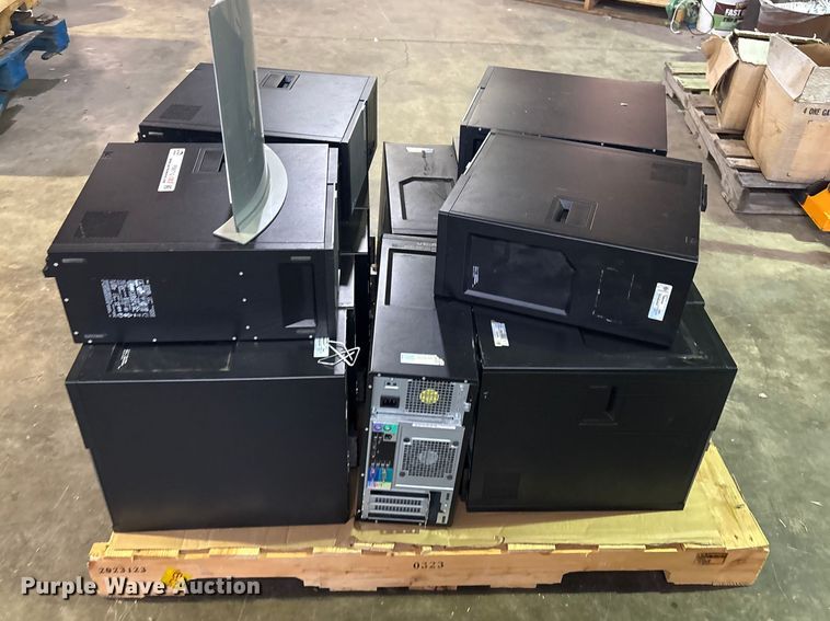 image for item FB8712 Approximately 16 Dell CPUs