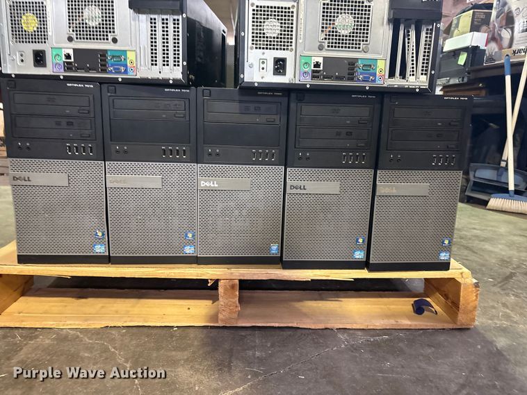 image for item FB8712 Approximately 16 Dell CPUs