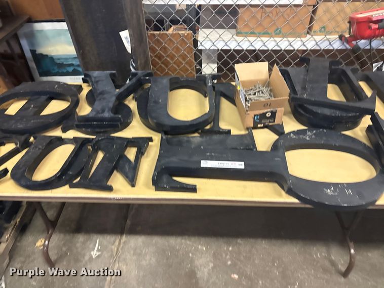 image for item FB8735 Decorative lettering