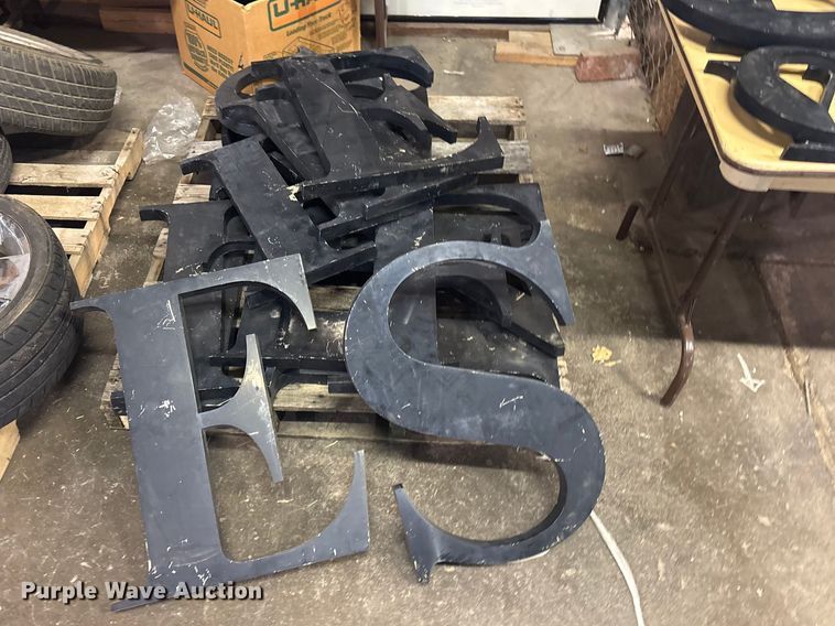 image for item FB8735 Decorative lettering