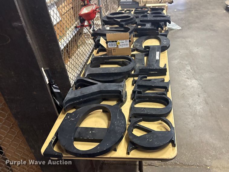 image for item FB8735 Decorative lettering