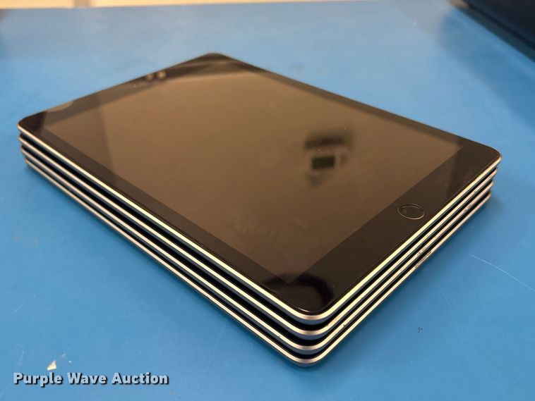 image for item FB8738 (4) Apple A1823 iPads