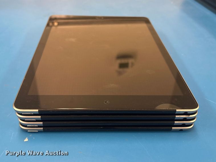 image for item FB8738 (4) Apple A1823 iPads
