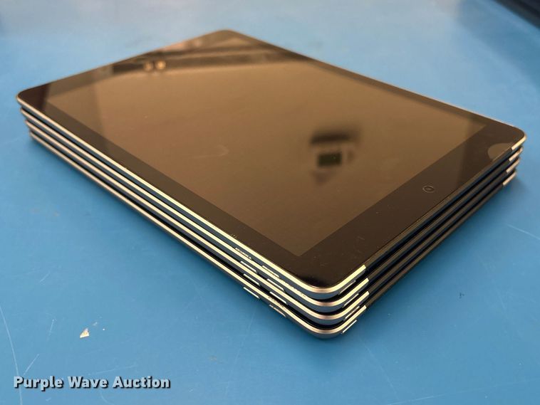 image for item FB8738 (4) Apple A1823 iPads