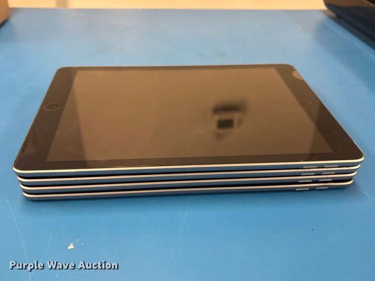 image for item FB8738 (4) Apple A1823 iPads