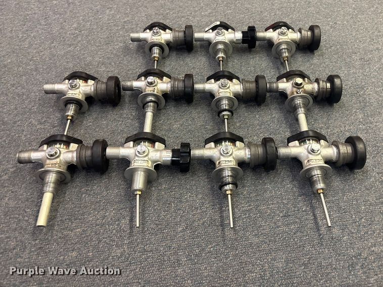 image for item FB8740 (11) Survivair 920312/920322 high pressure composite SCBA tank valves