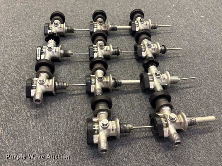 image for item FB8740 (11) Survivair 920312/920322 high pressure composite SCBA tank valves