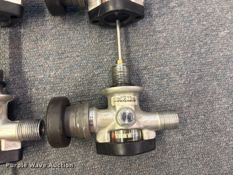 image for item FB8740 (11) Survivair 920312/920322 high pressure composite SCBA tank valves