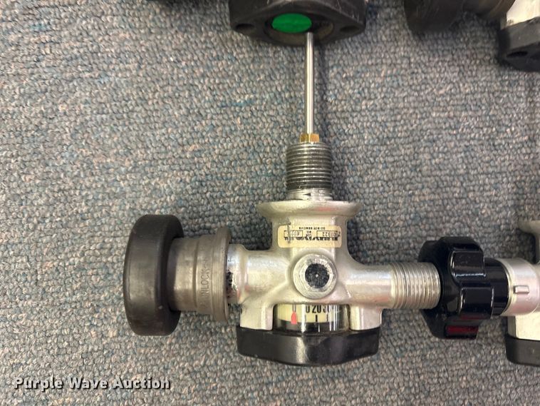 image for item FB8740 (11) Survivair 920312/920322 high pressure composite SCBA tank valves