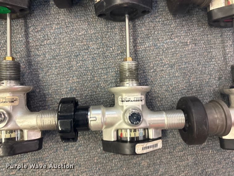 image for item FB8740 (11) Survivair 920312/920322 high pressure composite SCBA tank valves