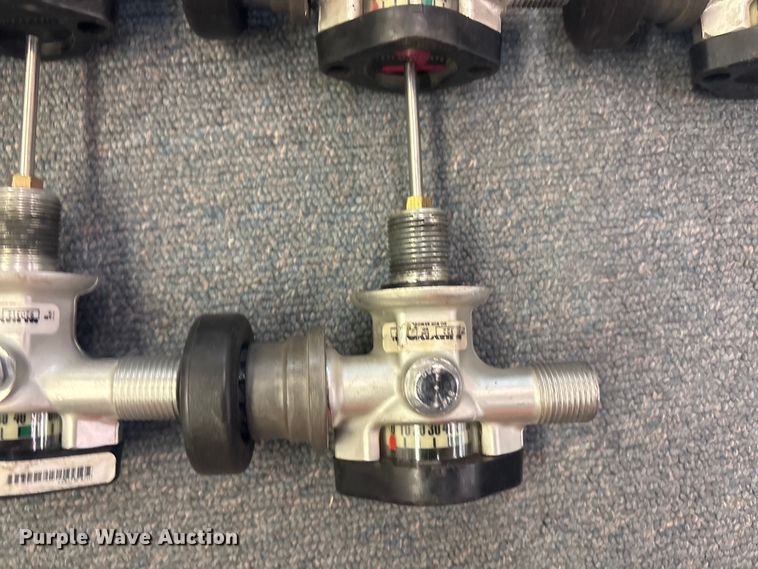 image for item FB8740 (11) Survivair 920312/920322 high pressure composite SCBA tank valves