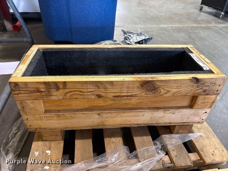 image for item FB8744 (2) Mac's hydraulic cylinders