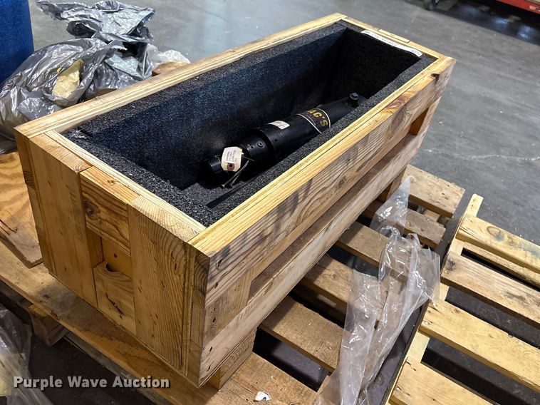 image for item FB8744 (2) Mac's hydraulic cylinders