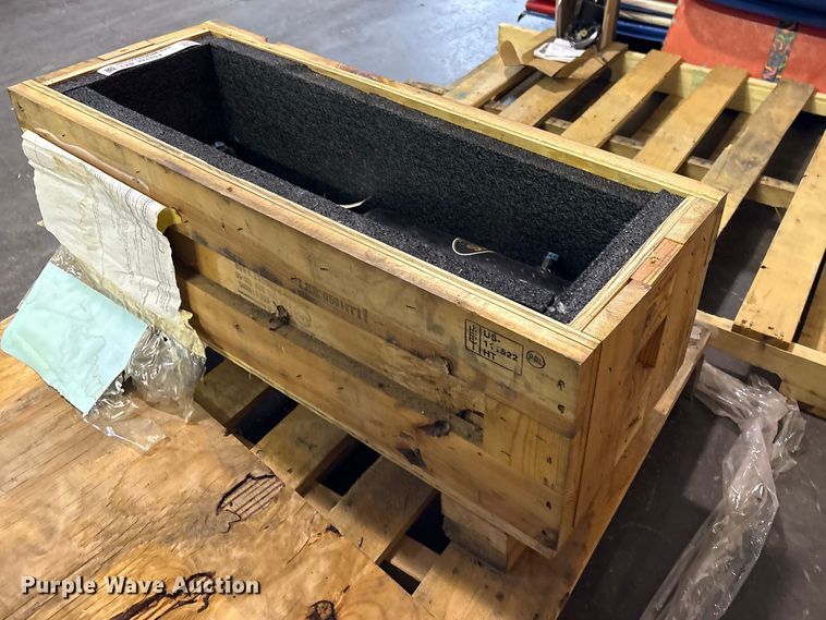 image for item FB8744 (2) Mac's hydraulic cylinders