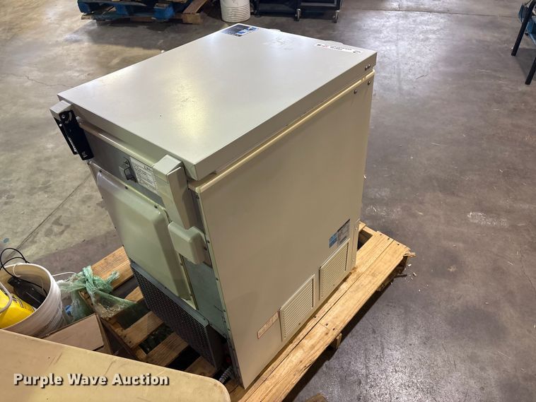 image for item FB8748 Sanyo MDF-C8V1 freezer
