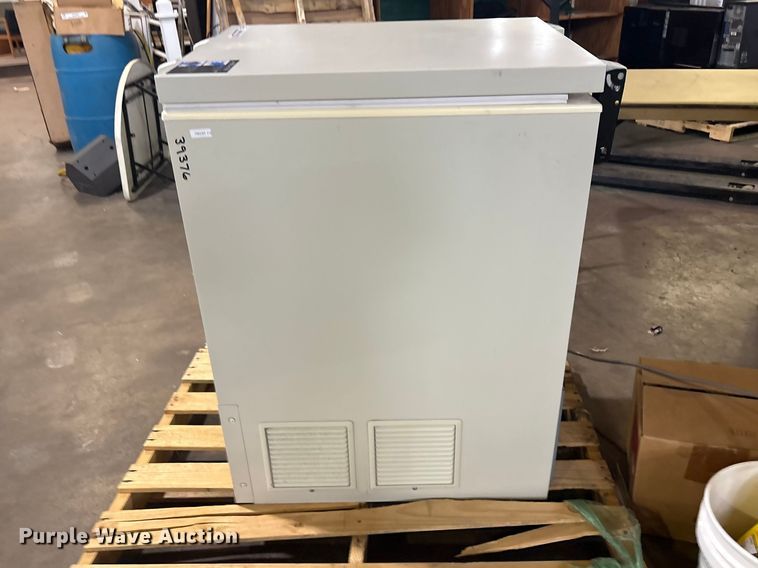 image for item FB8748 Sanyo MDF-C8V1 freezer