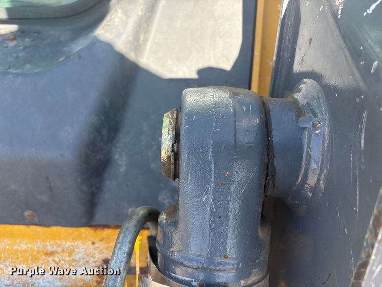 image for item FC4518 2010 John Deere 328D skid steer loader